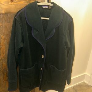 Vintage Patagonia fleece jacket, green with navy trim. Size 8.